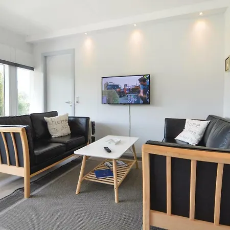 Three-bedroom In Feriehus Bredebro