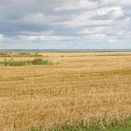 Three-bedroom In Bredebro 펜션